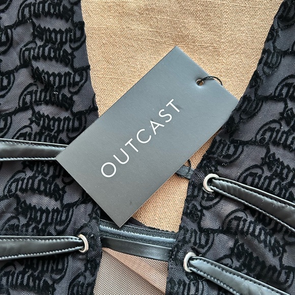 Swayer Halter Top - Picture 5 of 6